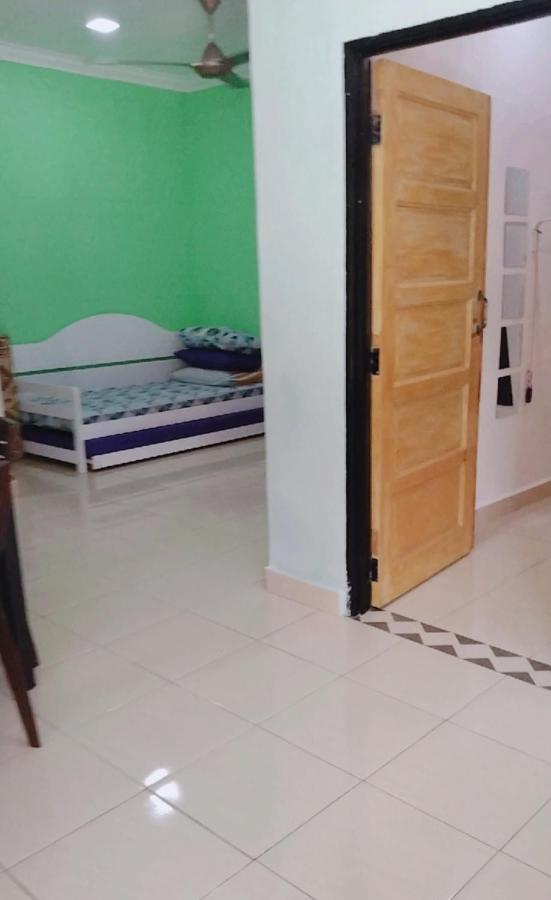 Homestay Sri Ladang Куала-Тренгану Екстер'єр фото