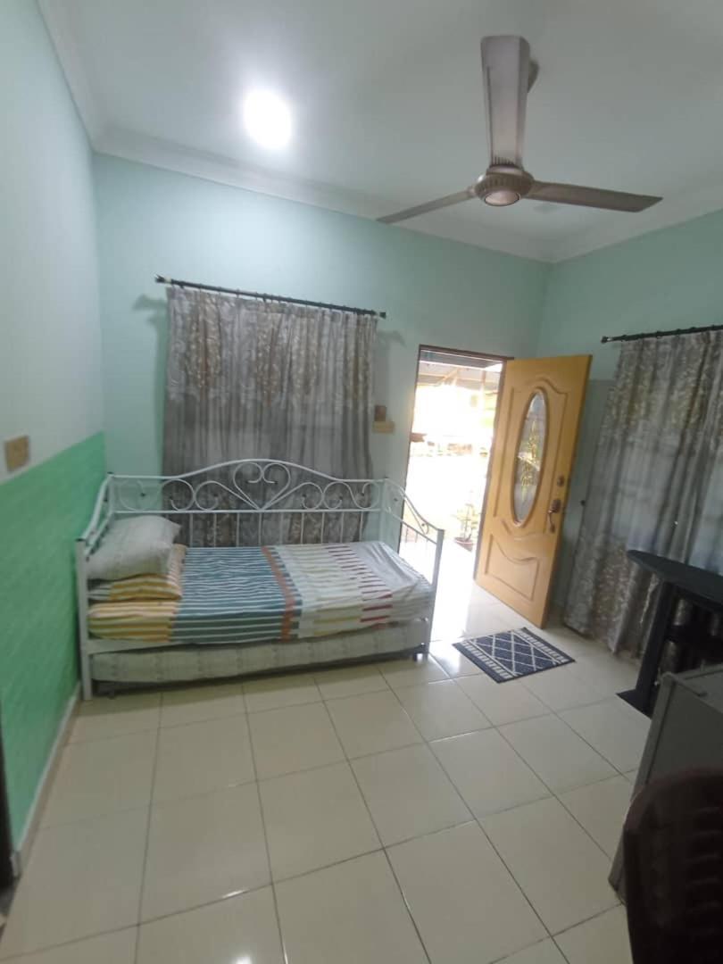 Homestay Sri Ladang Куала-Тренгану Екстер'єр фото