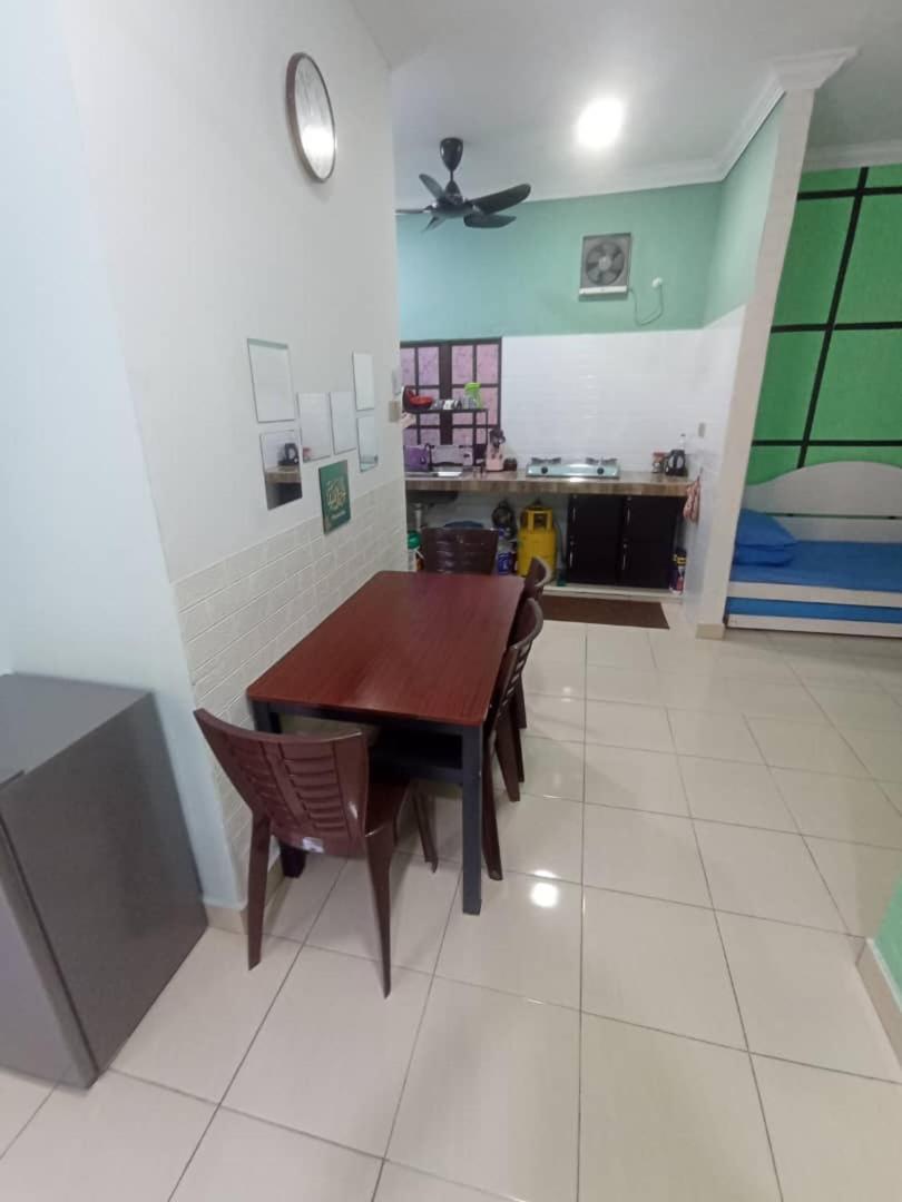 Homestay Sri Ladang Куала-Тренгану Екстер'єр фото